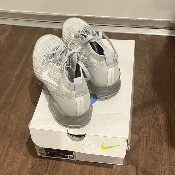 Nike Women’s White Knit Lace-Up Sneakers - Picture 3 of 3